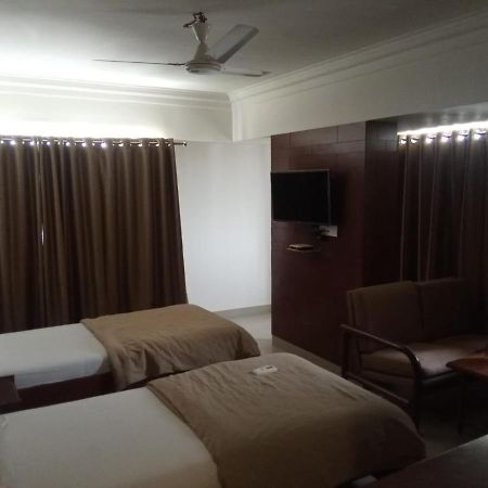 Hotel Apex Ахмедабад Екстериор снимка
