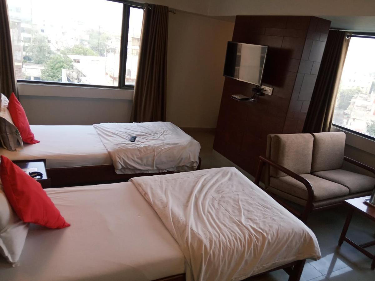 Hotel Apex Ахмедабад Екстериор снимка