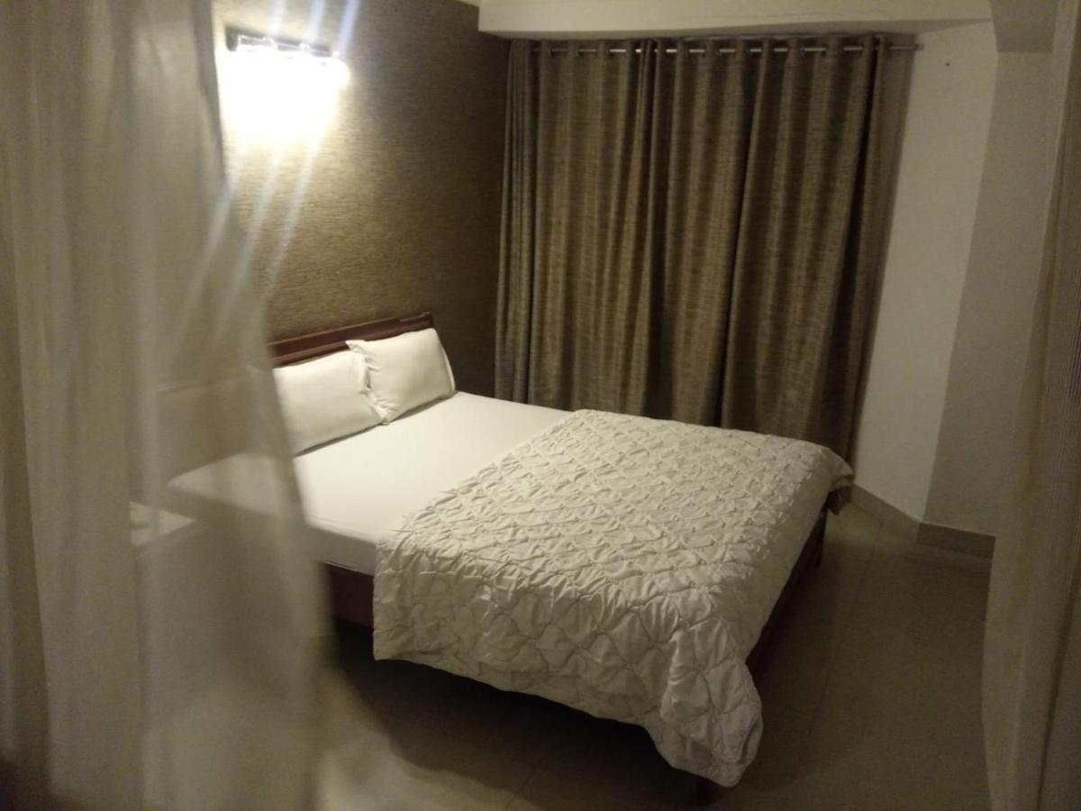 Hotel Apex Ахмедабад Екстериор снимка