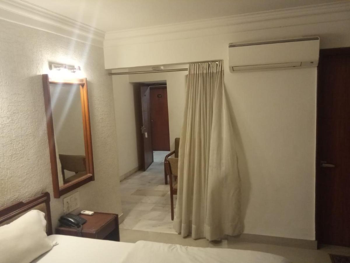Hotel Apex Ахмедабад Екстериор снимка