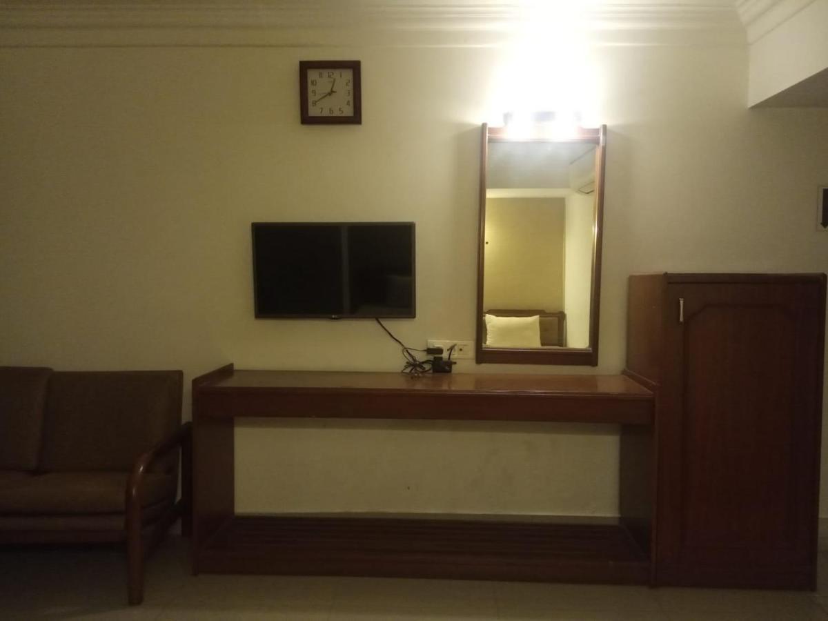 Hotel Apex Ахмедабад Екстериор снимка