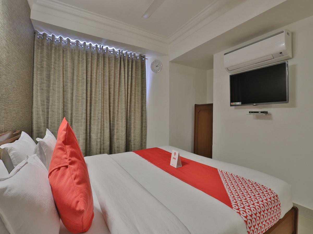 Hotel Apex Ахмедабад Екстериор снимка